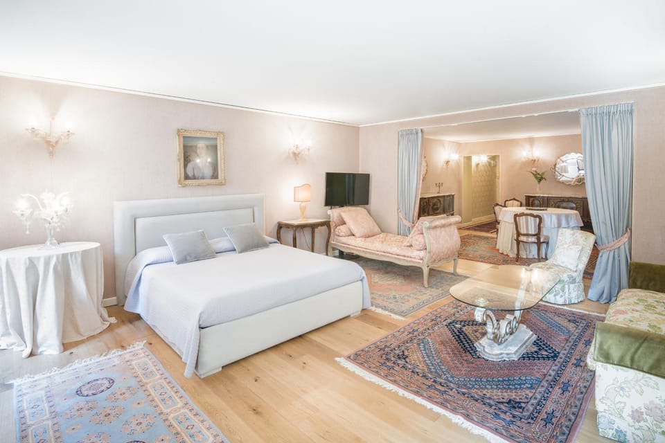 Living room, Photo of the whole room
