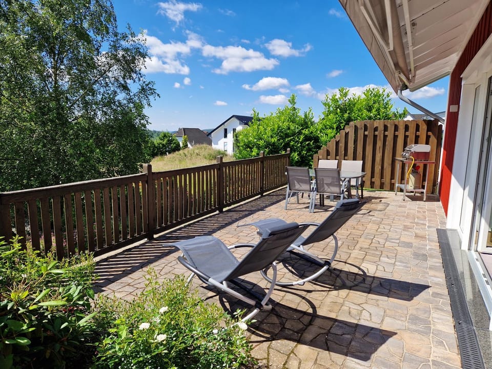 Property building, Day, Garden, View (from property/room), Balcony/Terrace, Garden view, sunbed