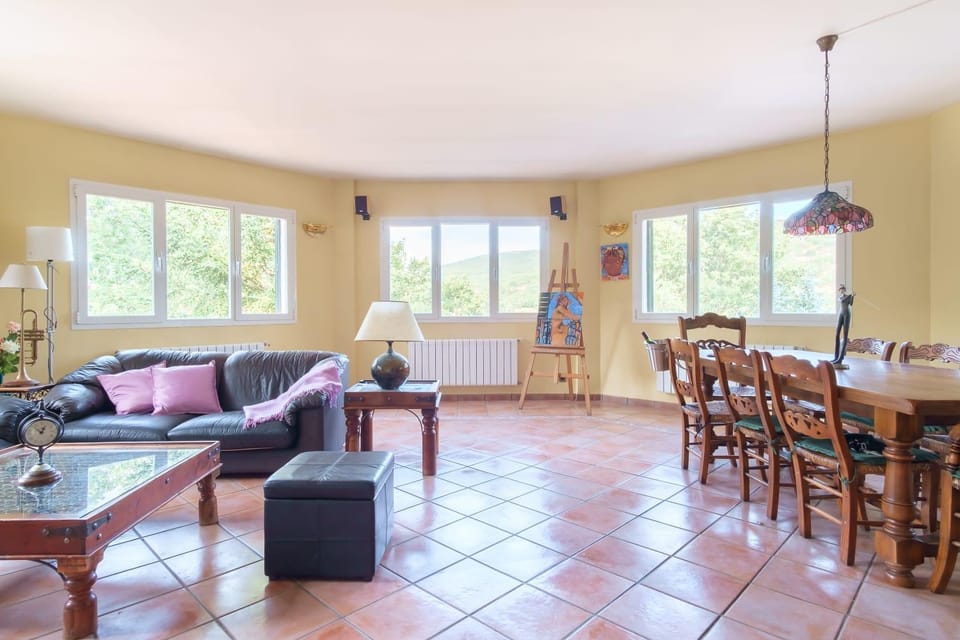 Lounge or bar, Dining area