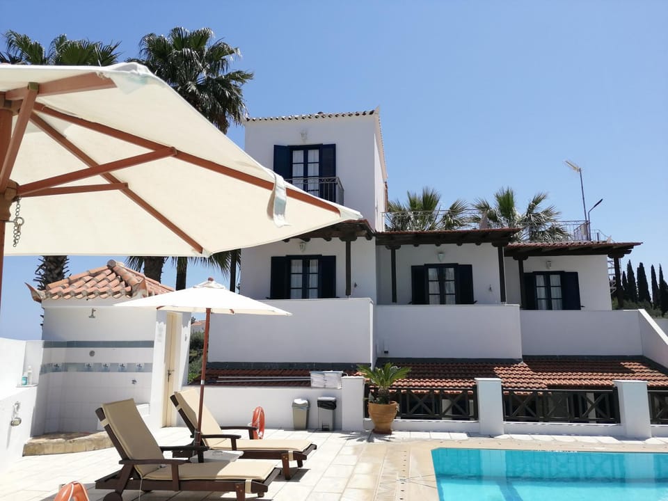 Pool view, Swimming pool, sunbed