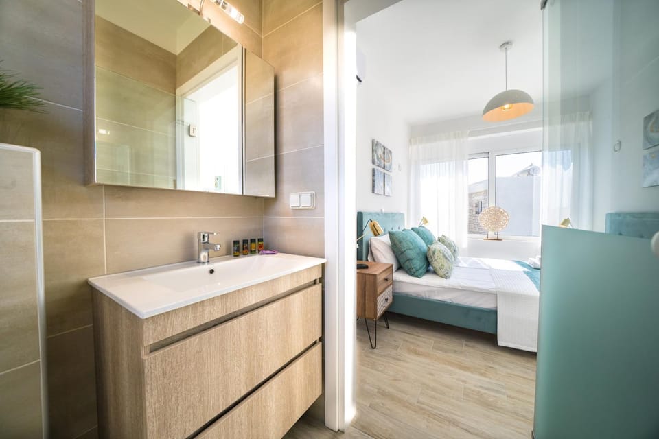 Bathroom, Bedroom