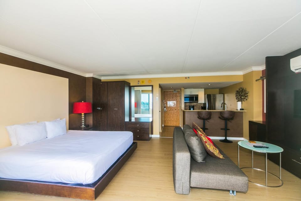Ilikai Tower 404 House in Honolulu