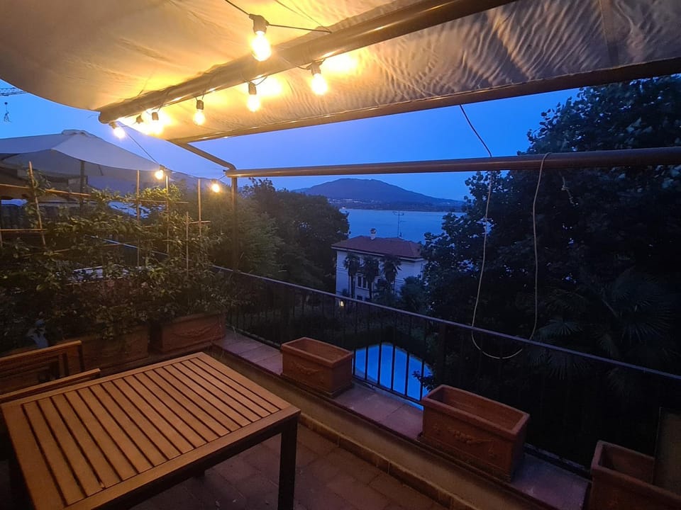 Natural landscape, View (from property/room), Balcony/Terrace, Balcony/Terrace, Dining area