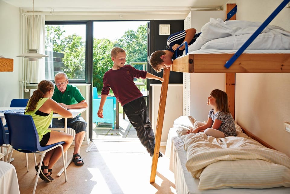 Seating area, Bedroom, bunk bed