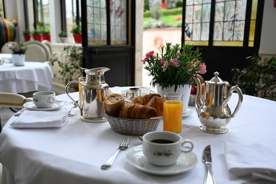 Property building, Breakfast