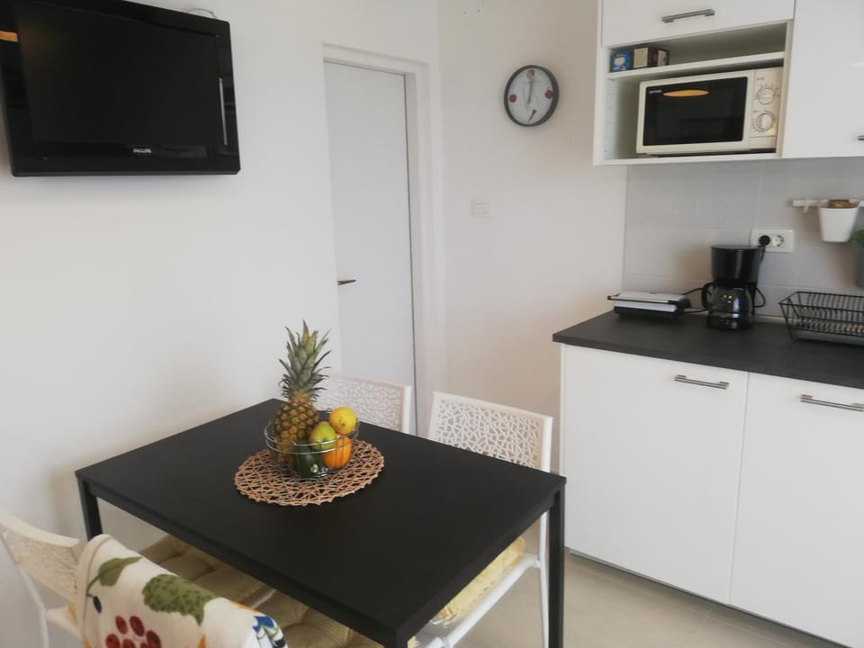 TV and multimedia, Kitchen or kitchenette