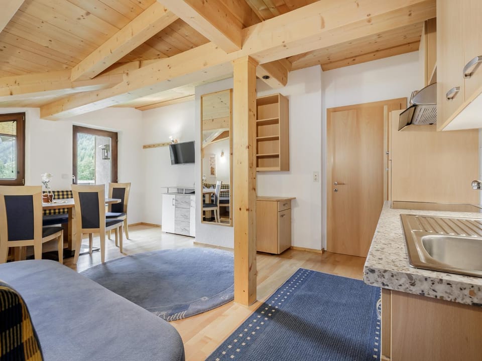 TV and multimedia, Kitchen or kitchenette, Living room