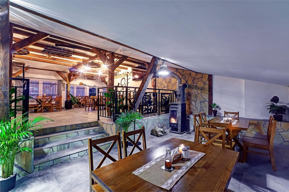 Restaurant/places to eat, Banquet/Function facilities, Dining area