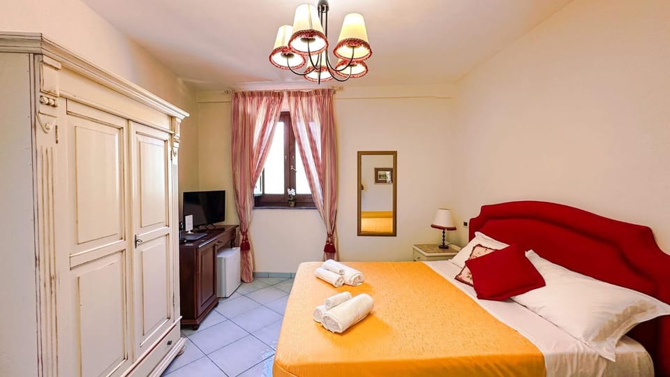 Bed, TV and multimedia, Bedroom, wardrobe