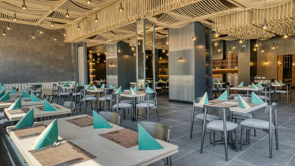 Restaurant/places to eat, Restaurant/places to eat