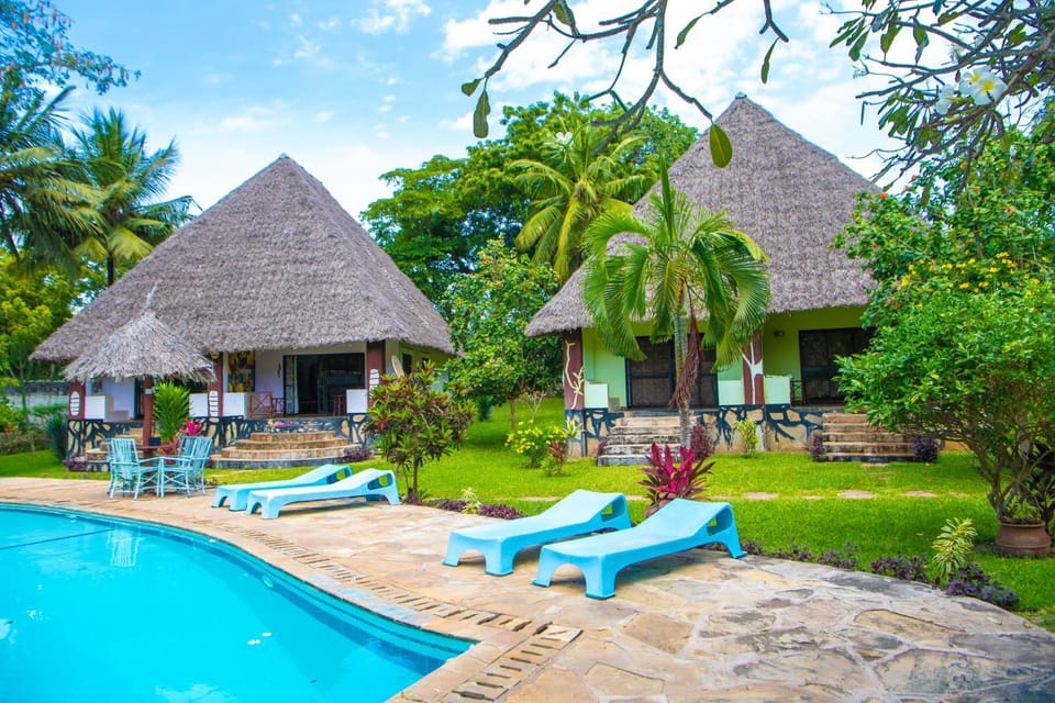 Property building, Day, Garden, Garden view, Pool view, Swimming pool, sunbed