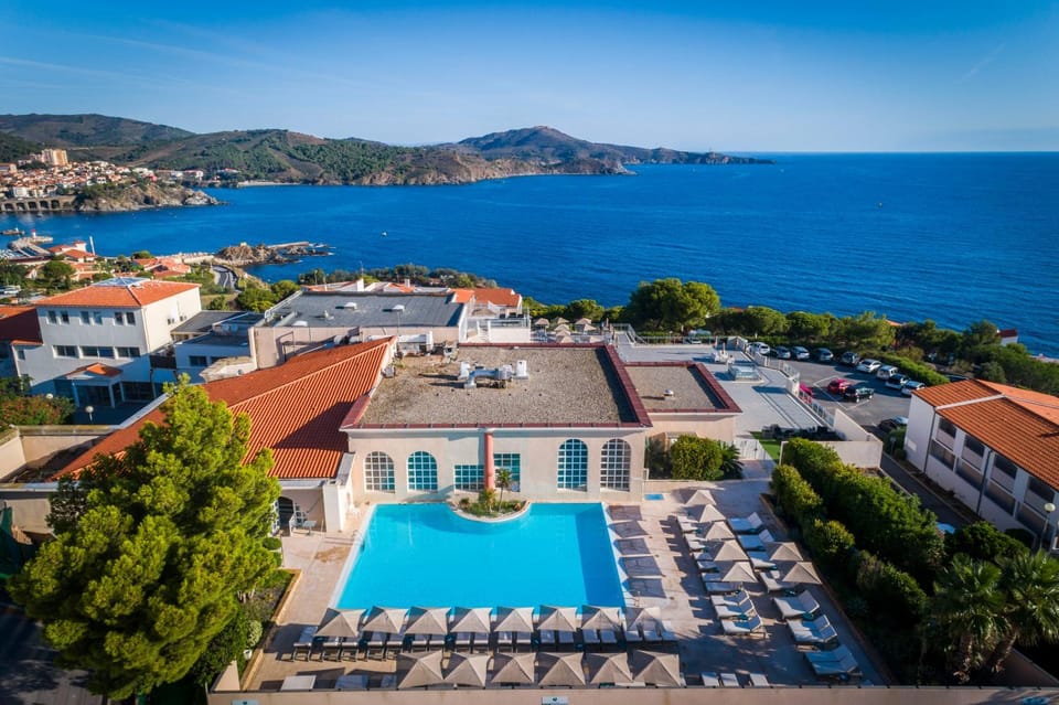 Natural landscape, Bird's eye view, City view, Sea view, Swimming pool, Swimming pool, Parking, sunbed