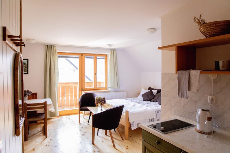 Bed, Photo of the whole room, Seating area, Bedroom, kitchen