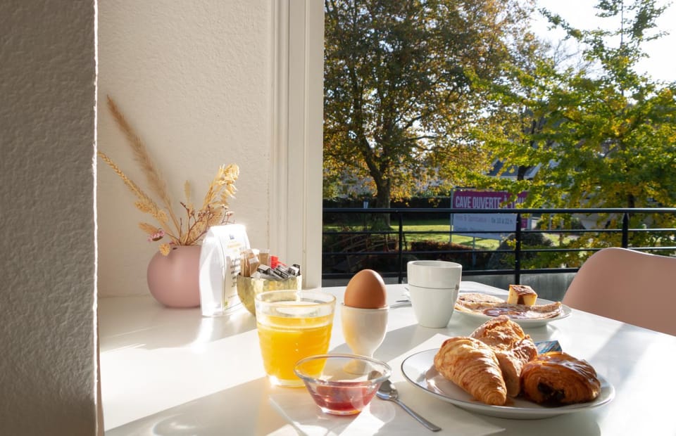 View (from property/room), Continental breakfast, Buffet breakfast