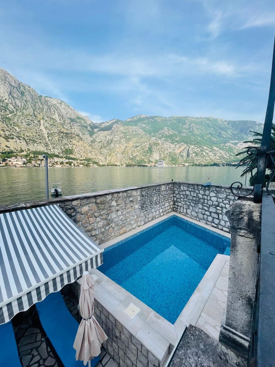 Large Luxury Waterfront Villa 500 square meters with Private Pool and Private Beach for 14 People,PS5,Imac 27",WIFI 7 Villa in Muo