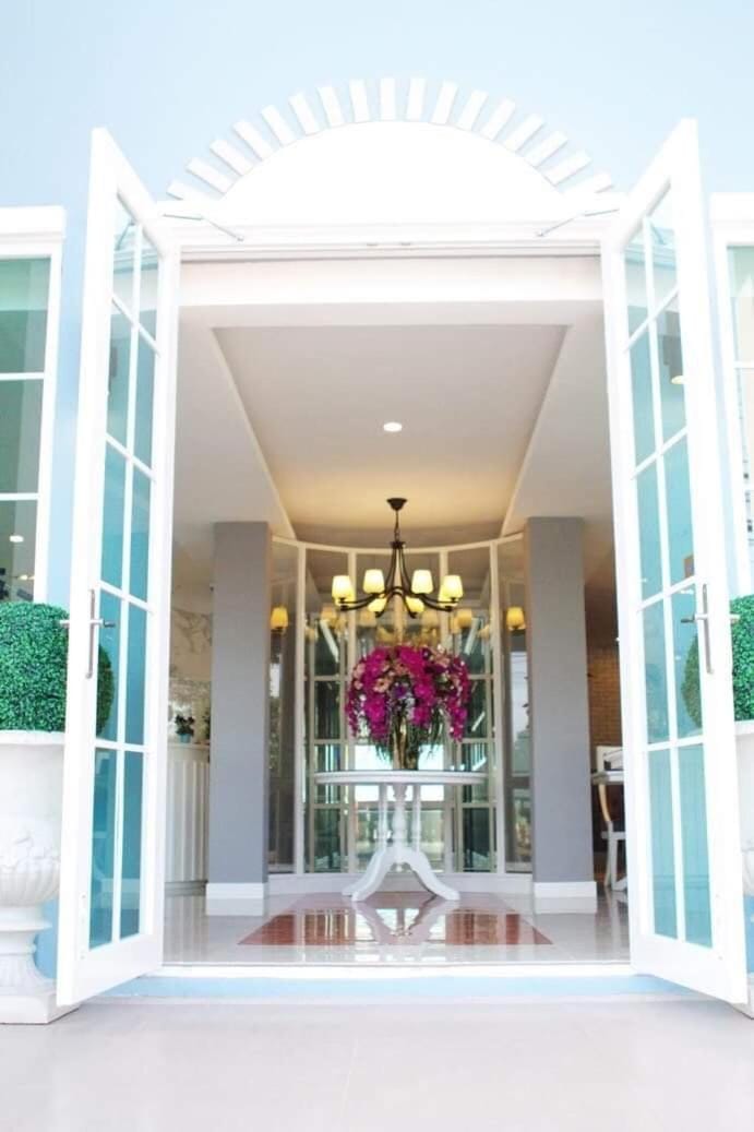 บ้านธนาบูติคโฮเทล Hotel in Surat Thani Changwat