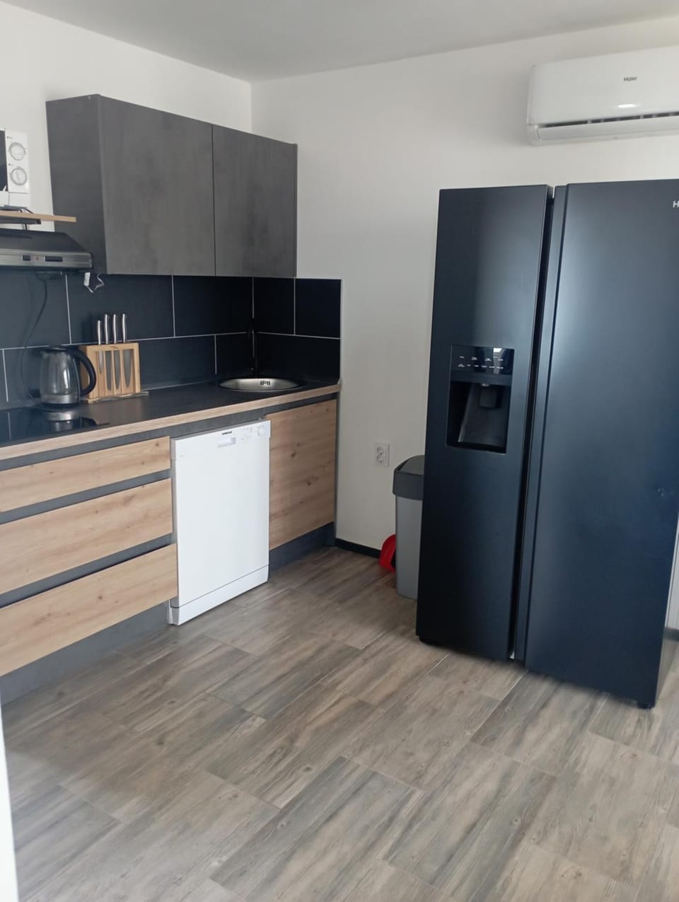 Kitchen or kitchenette, stove