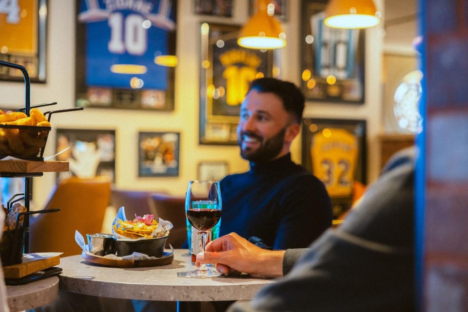 Restaurant/places to eat, Lounge or bar