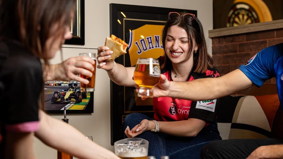 Restaurant/places to eat, Lounge or bar