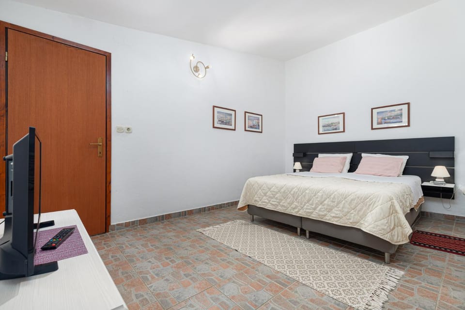 TV and multimedia, Bedroom