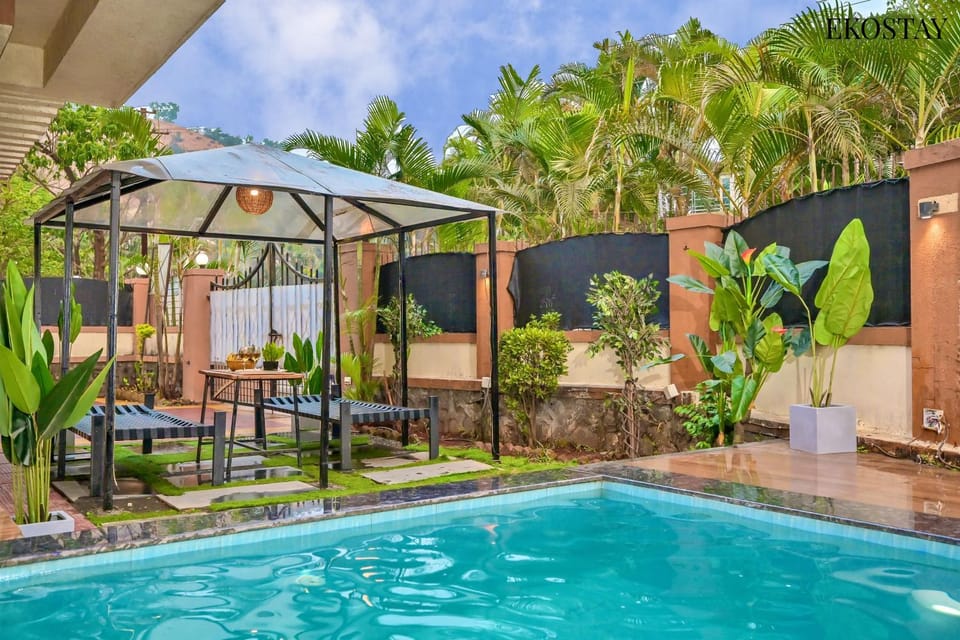 Property building, Patio, Spring, Day, Garden, Garden view, Pool view, Swimming pool, sunbed