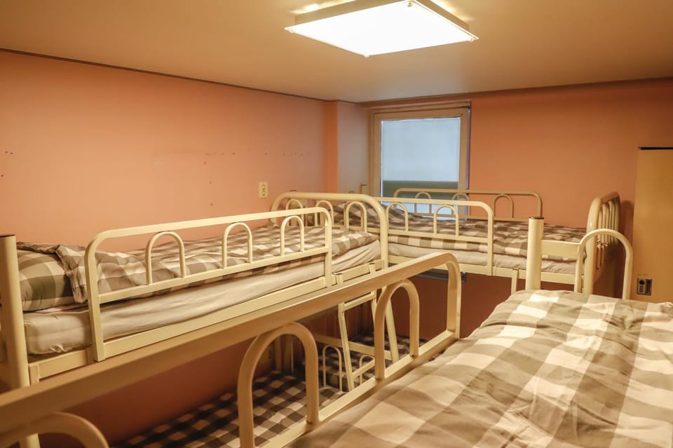 Busan Sukbak Dot Com Guesthouse Bed and Breakfast in Busan