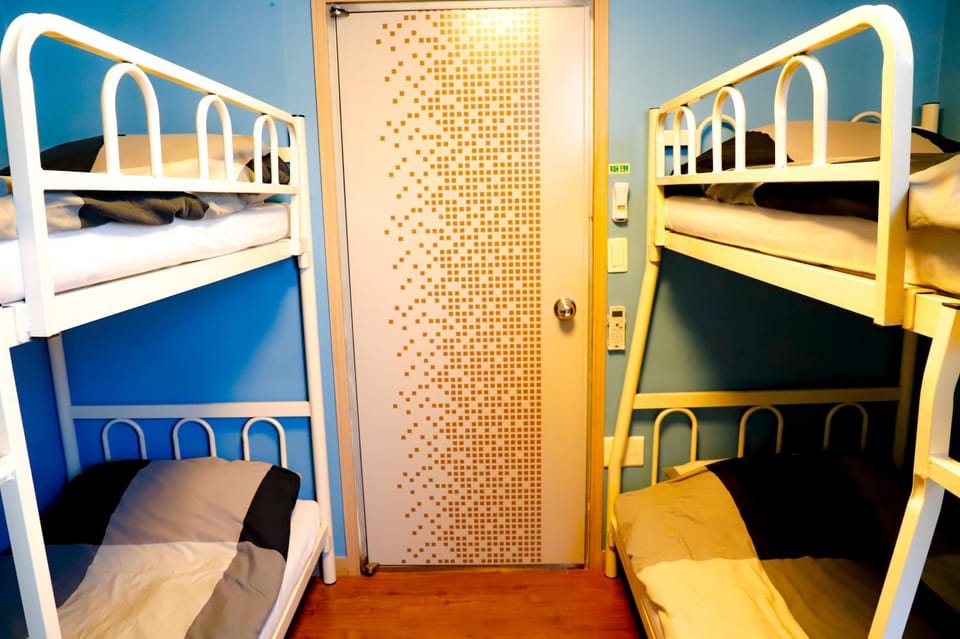Bedroom, bunk bed