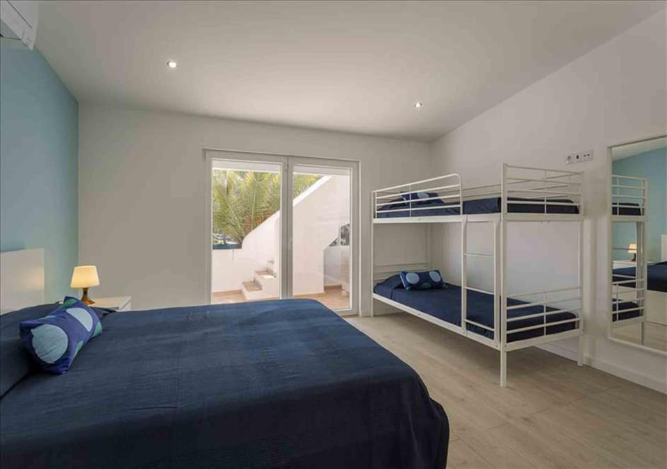 Bedroom, bunk bed