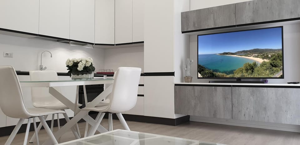 Kitchen or kitchenette, Living room, Dining area