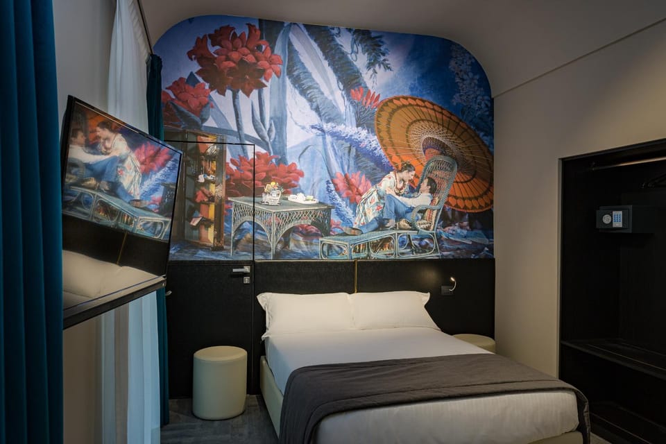 Bed, TV and multimedia, Photo of the whole room, Bedroom