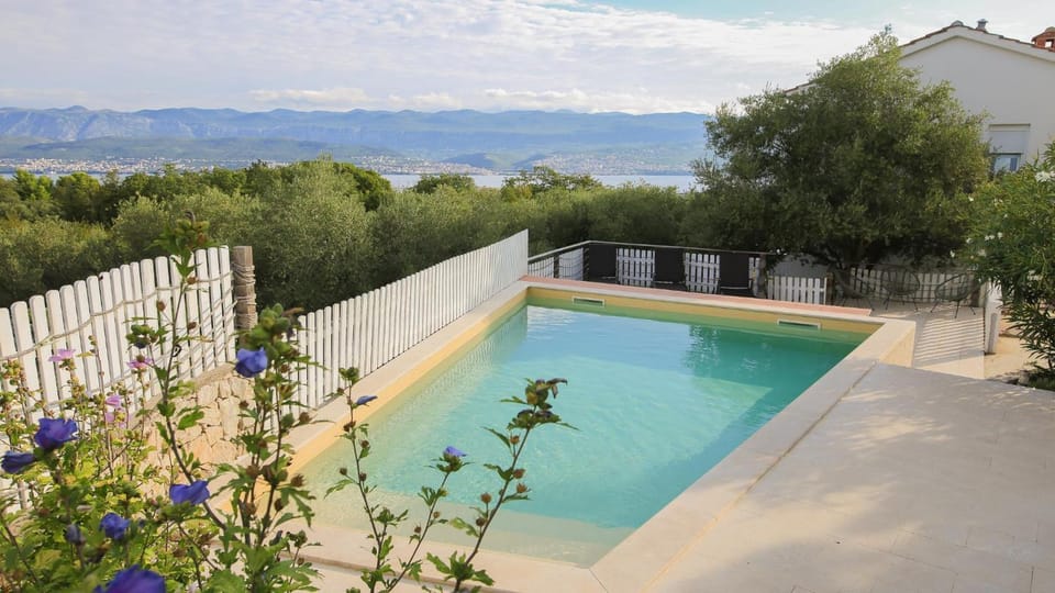 Pool view, Sea view, Swimming pool, sunbed