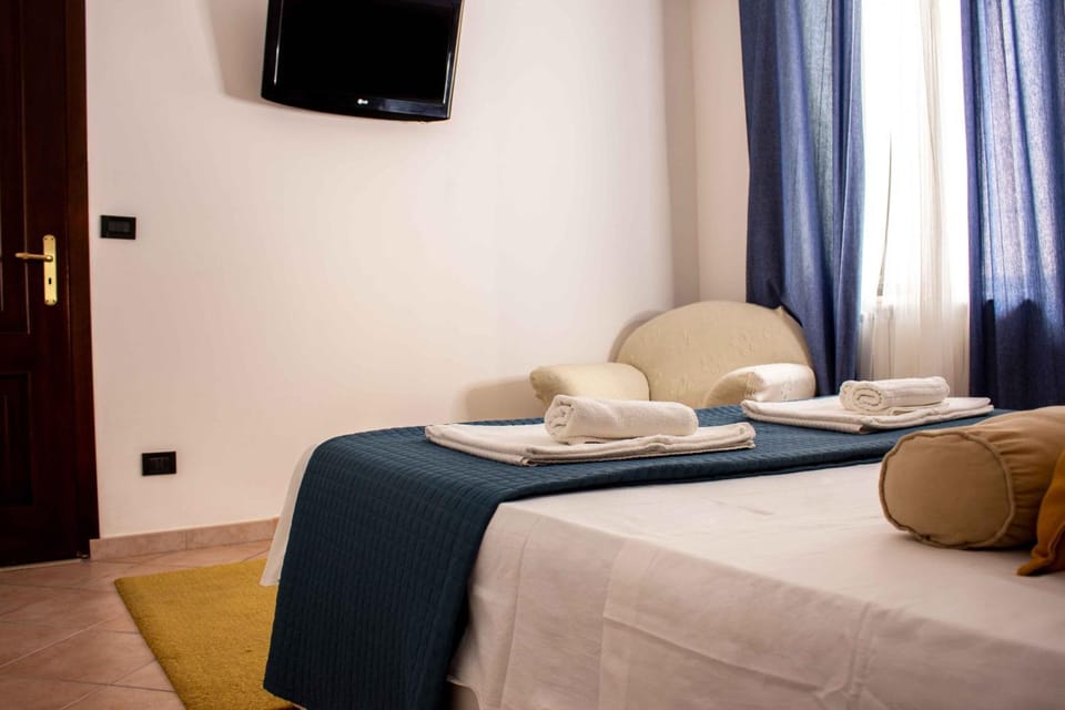 TV and multimedia, Photo of the whole room, Bedroom, towels