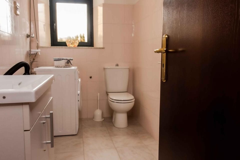 Toilet, laundry