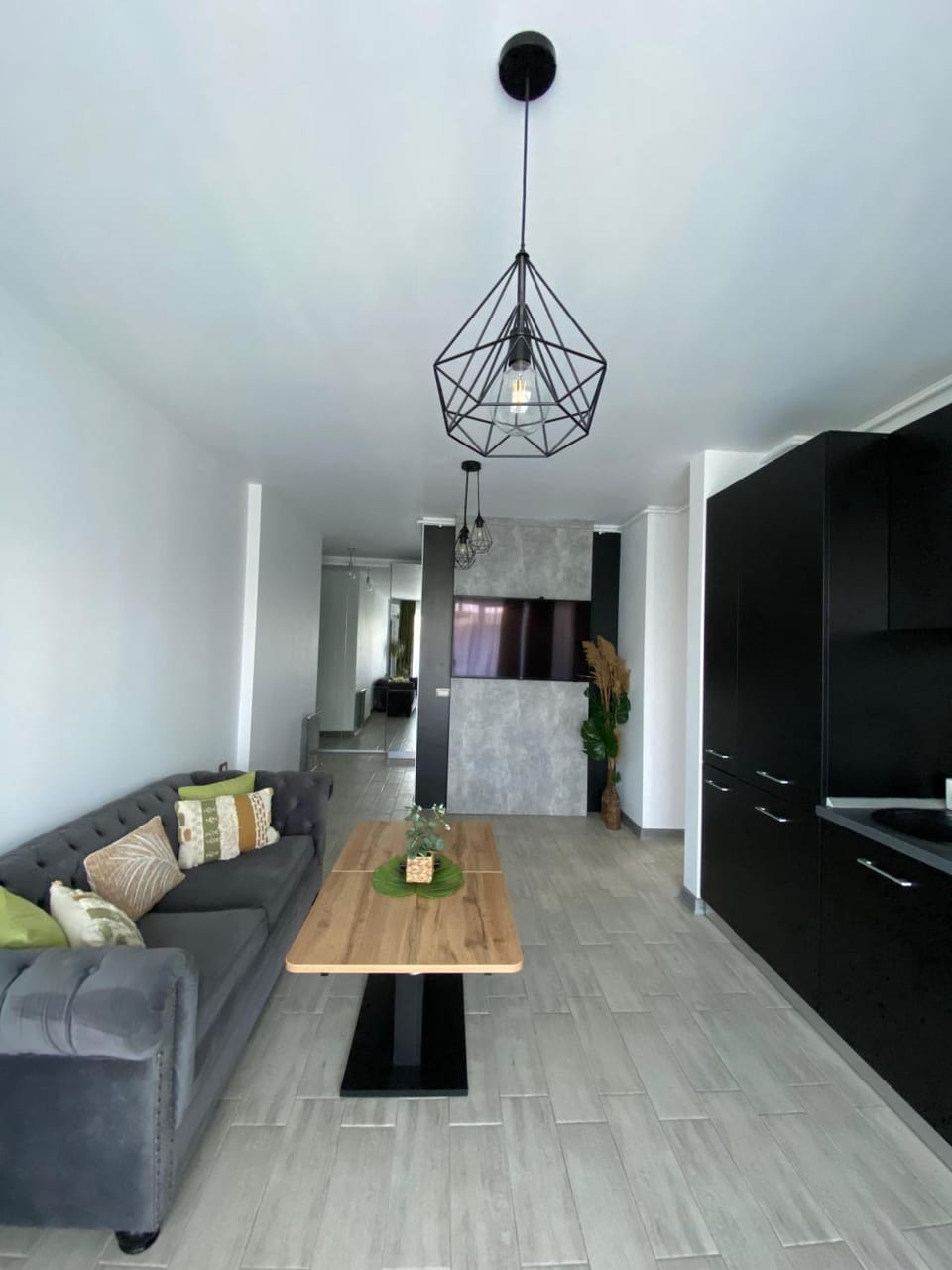 TV and multimedia, Kitchen or kitchenette, Living room, Seating area, kitchen