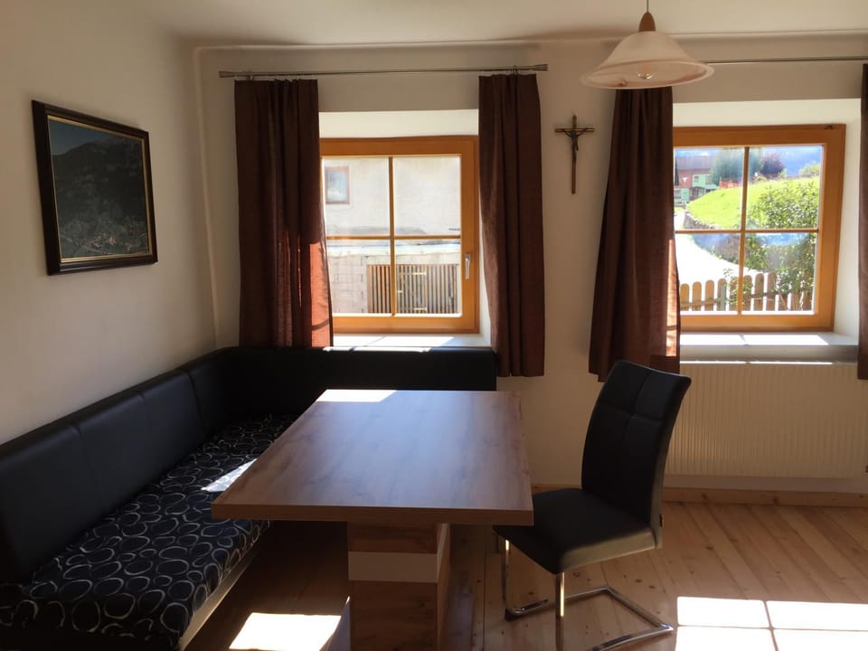 Seating area, Dining area