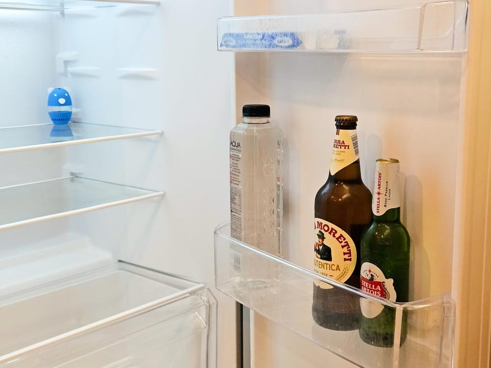 Kitchen or kitchenette, Food and drinks, Food, Drinks, Alcoholic drinks