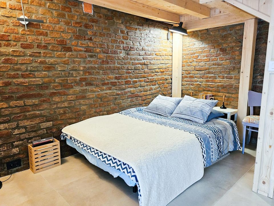 Bed, Living room, Photo of the whole room