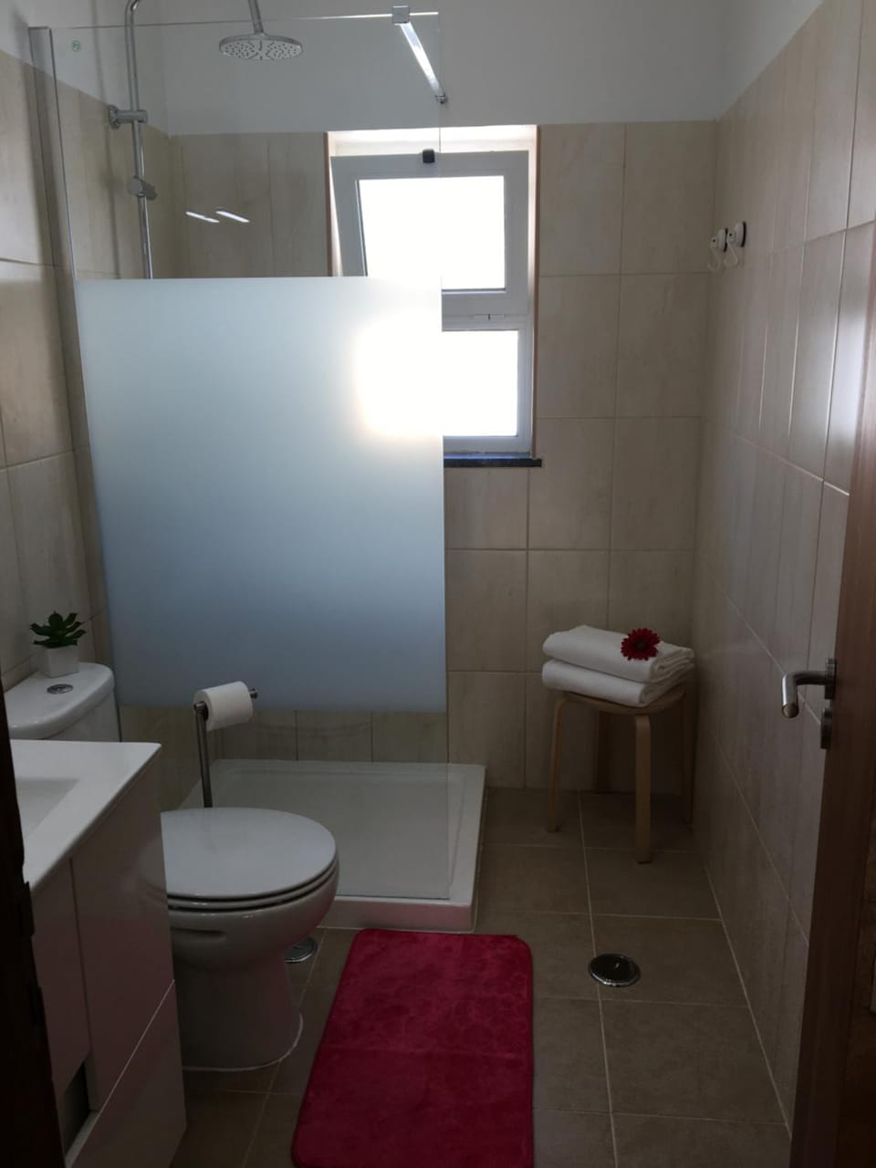 Shower, Toilet, Bathroom, towels