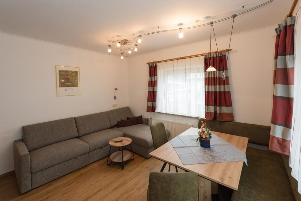 Bed, Living room, Seating area, Dining area