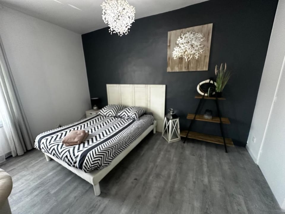 Le Caly - 2mn gare SNCF, hyper centre, WIFI-NETFLIX Apartment in Pays de la Loire