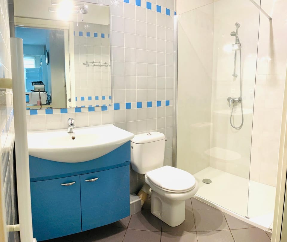 Shower, Toilet, Bathroom