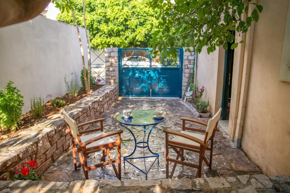 Patio, Garden view