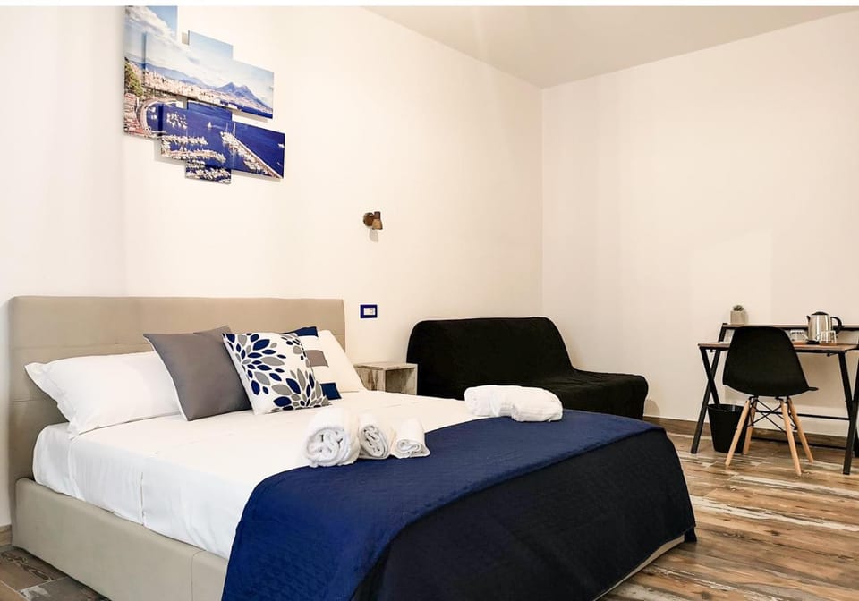 Photo of the whole room, Bedroom