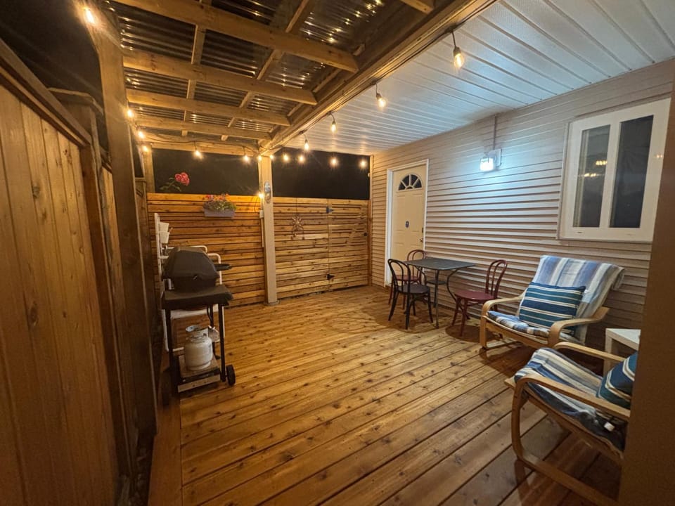Coquitlam center, 2 bedroom suite, walking to skytrain House in Port Coquitlam