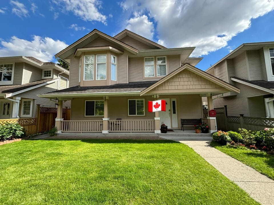 Coquitlam center, 2 bedroom suite, walking to skytrain House in Port Coquitlam