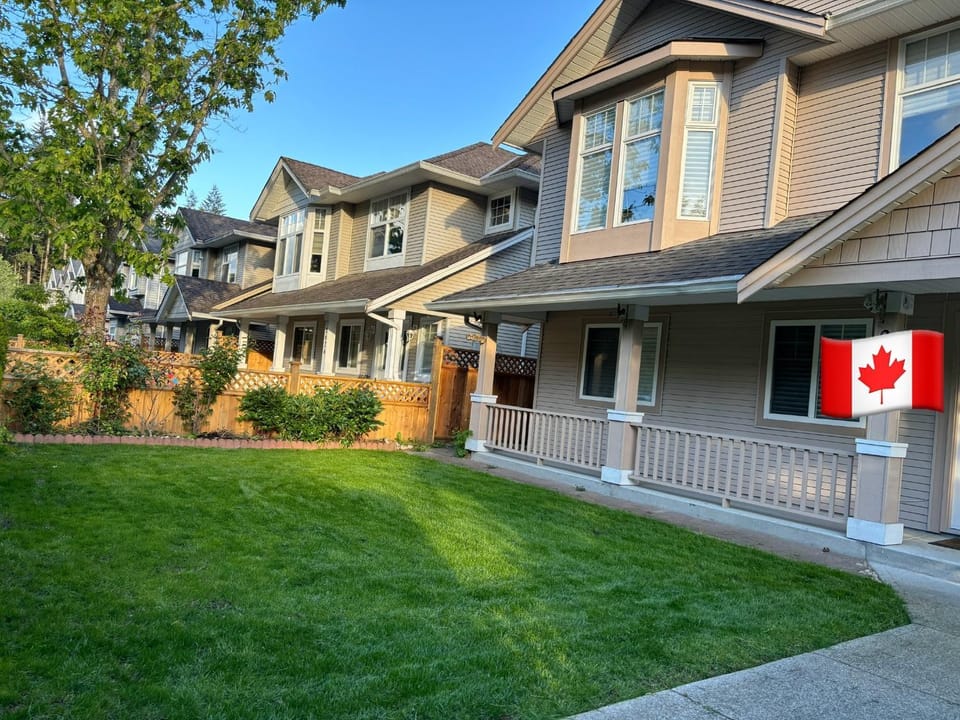 Coquitlam center, 2 bedroom suite, walking to skytrain House in Port Coquitlam