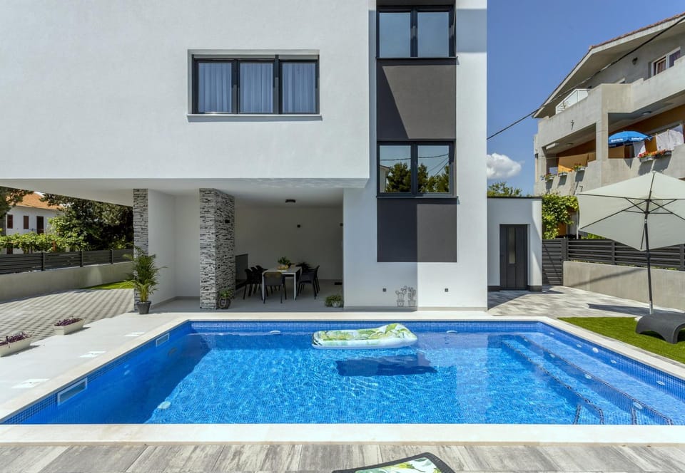VILLA EMA KASTELA with private heated pool Villa in Šibenik-Knin County, Croatia