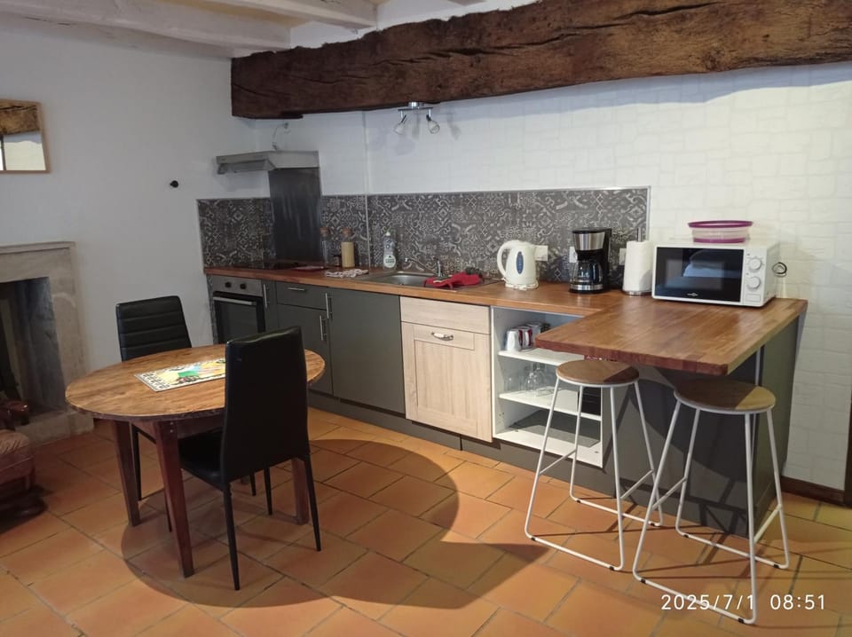 Coffee/tea facilities, Kitchen or kitchenette, microwave, oven
