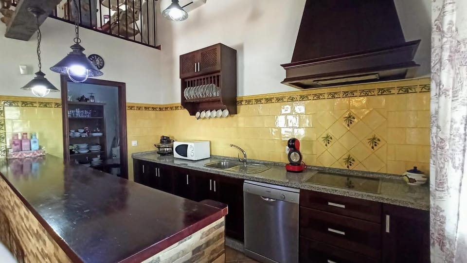 Kitchen or kitchenette, Communal kitchen