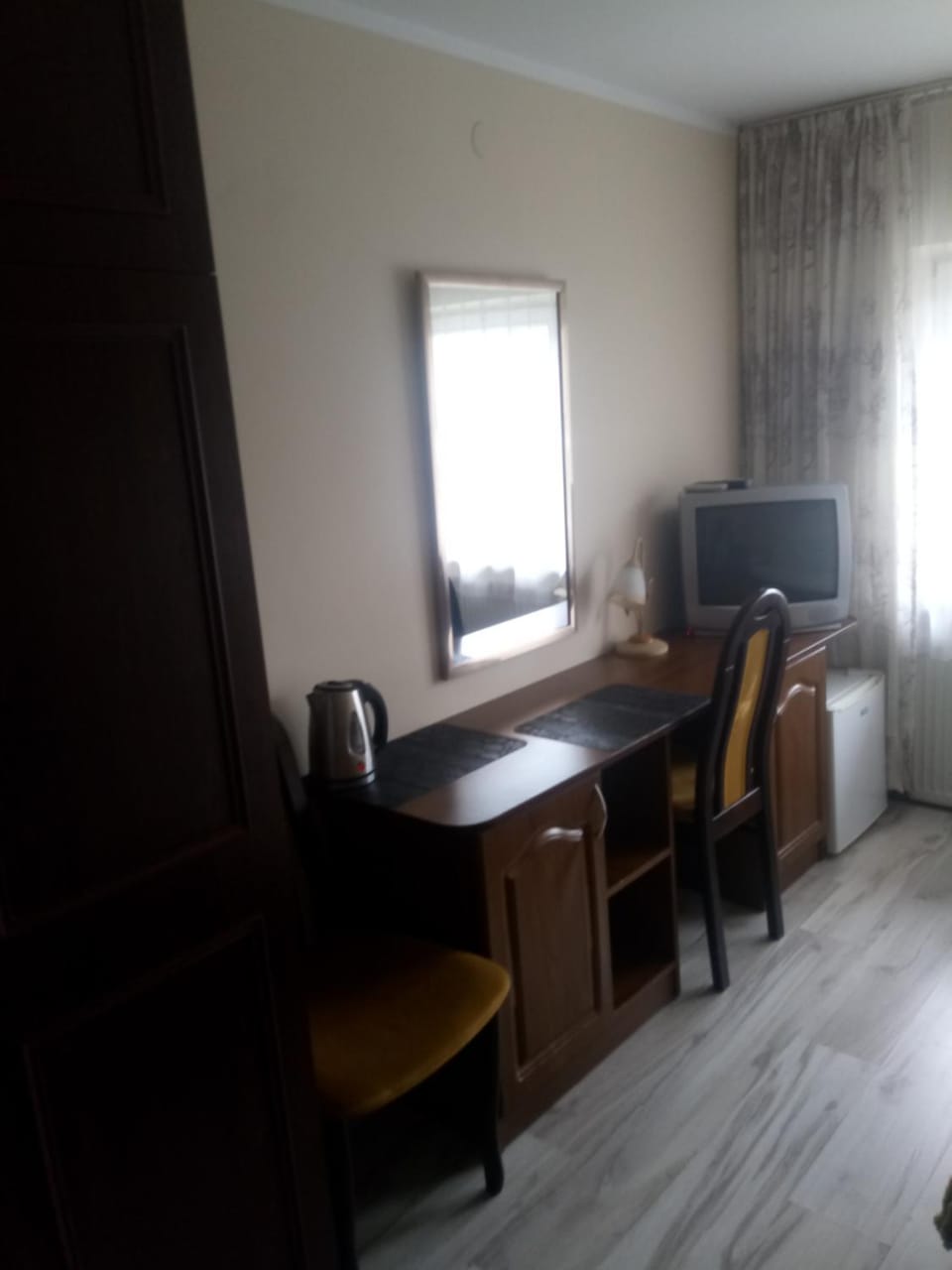 Photo of the whole room, Garden view, Mountain view